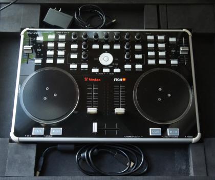 Vestax VCI-300 Professional DJ-Controller inkl. Hardcase