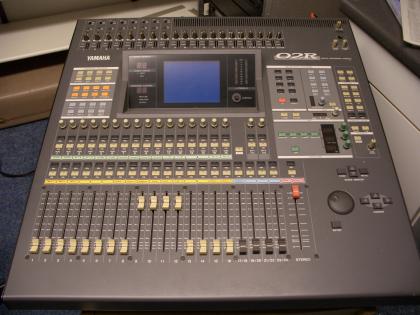 YAMAHA Digital Mischpult 02R - 40 Kanal - Vers. 2. 0