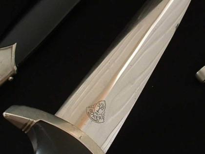 Tollen schwarzen Dolch mit Teilen komplett