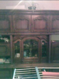 Wohnzimmerschrank