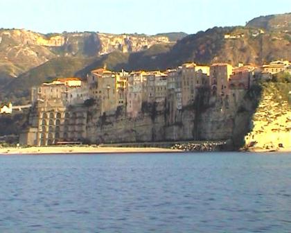 URLAUB IN ITALIEN DIREKT AM MEER - TROPEA IN KALABRIEN