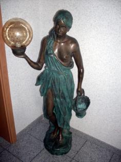 Tolle Bronzefigur Frau von Privat zu Verkaufen