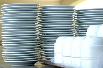 10 kg Poltergeschirr für 10 - EURO Porzellan Geschirr für Polterabend Versand gü
