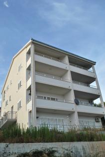 Kroatisch-dalmatinische Ferienwohnung Naehe Trogir auf Halbinsel Ciovo Okrug Go