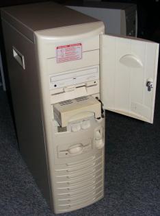 Verkaufe historischen Computer für 40Euro VB