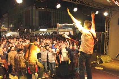 Livemusik Liveband Kraftvoll mitreissendes Musikprogramm Fetenhits Schlager
