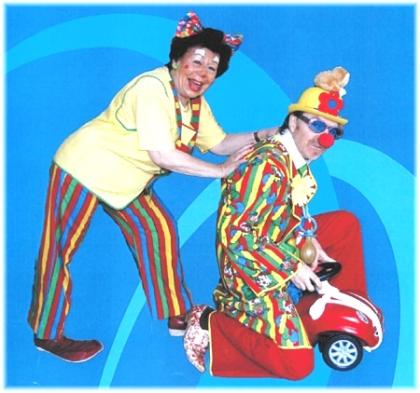Sommerfeste-clown-zauberer-kindergeburtstag-schminken luftballonmodellage mäus