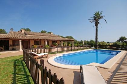 Mallorca zwei separate Fincas Ferienhäuser komplett zu mieten Pool kindersicher
