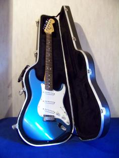 Verkaufe Fender Stratocaster Standard Modell Farbe Blau made in US