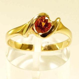 Gold Ring mit Edelstein Goldschmuck Juwelier online
