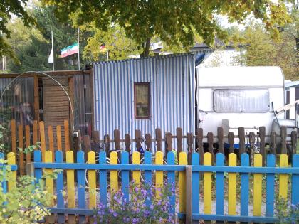 Feststehender Wohnwagen m. ausgebautem fest. Vorbau in Schloß Neuhaus