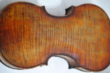 Alte leichte 4/4 Violine. Rissfrei. wunderschön geflammt
