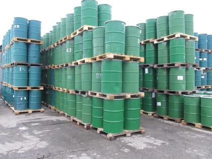Grosse Mengen an IBC-Tanks IBC-Gestellen und 200l Stahlfässer