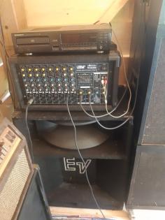 Soundanlage für Konzerte komplett mit Lautsprecher Verstärkern Mischpult usw.