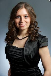 DIPLOMPIANISTIN SUCHT KLASSISCHE ENSAMBLES ENGAGIERTE MUSIKER