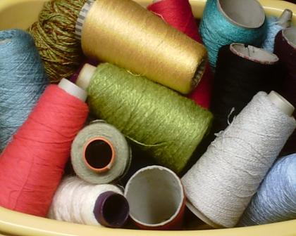 Hand- u. Strickmaschinengarne auf Konen aufgespult 100 Gramm ab 1 00 Euro