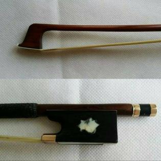 Gold violine bogen spielt fantastisch