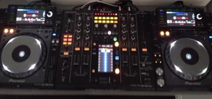 2x Pioneer CDJ-2000 Nexus 1x DJM-2000 Nexus DJ Package