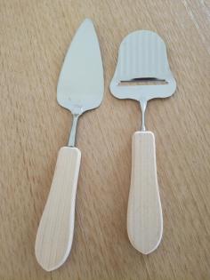 Tortenheber und Käsehobel mit Holzgriff