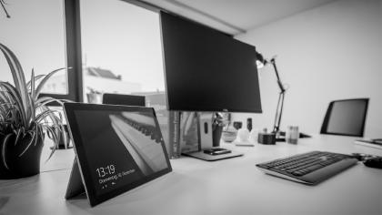 Freiraum Bürogemeinschaft Coworking Arbeitsplatz Schreibtisch frei