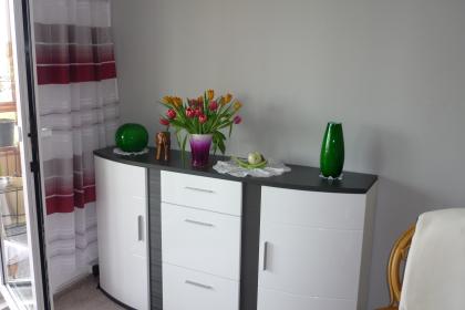 Weißes Sideboard sehr gut erhalten 2 Jahre alt zu verkaufen