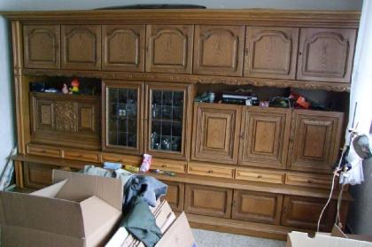 Wohnzimmerschrank und 2 Couchtische Lampe zu verschenken massiv Holz - top