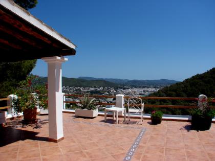 Ibiza Villa mit beeindruckendem Panoramablick gelegen in der Region von Santa