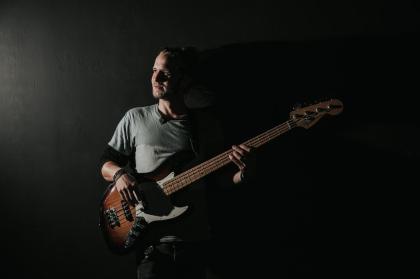 International Diplomierter Basslehrer Werde der Groove-Meister in Wien und starte jetzt deine Reise