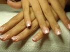 Professionelles Nagelstudio bietet im Okt. Modellpreise