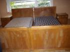Schlafzimmer Doppelbett mit Matratzen Kleiderschrank