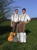 Volkstümlicher Akkordeonspieler und Gitarre als Duo