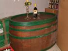 Schönes ovales altes Eichen-Weinfaß als Tisch
