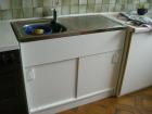 Spüle mit Abtropfbereich Wasserhahn und Unterschrank zu verkaufen