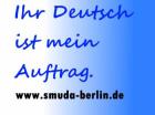 Lektor und Autor bearbeitet und schreibt Texte