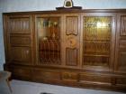 Wohnzimmerschrank mit Anrichte aus Holz verschnörkelt