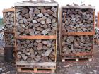 - BRENNHOLZ IN 2 RM KISTEN ANZUBIETEN -
