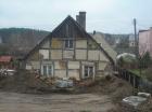 Holzbalken Bretten und Ziegel aus dem Fachwerkhaus