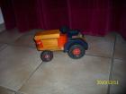 Holztraktor mit Gummibereifung. Preis 26 Euro VB