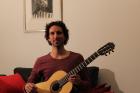 Internationaler Konzertgitarrist bietet Gitarrenunterricht auch E-gitarre Ukul