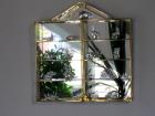 Kleine Glasvitrine mit Spiegelrückwand vergoldet zu verkaufen