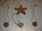 1 Holz-Stern 3 x Holz Herz mit Lederband neuwertig