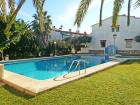 Haus auf 2 Etagen mit privater Terrasse Balkon und Gemeinschaftspool Garten.