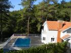 Bungalow mit Privatpool und Garage in ruhiger Lage