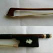 Gold violine bogen spielt fantastisch