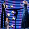 Leuchtshows Fussballshows Jonglage Feuershows und Stelzenlauf Comedykellner