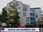 Platz Oma Opa Bruder Schwester Katze und Hund Wohnhaus mit Gartenanlage