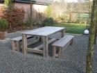 Schöner massiver Gartentisch aus Bauholz
